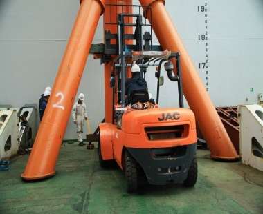 船舶项目丨9万吨半潜船导向杆改造项目