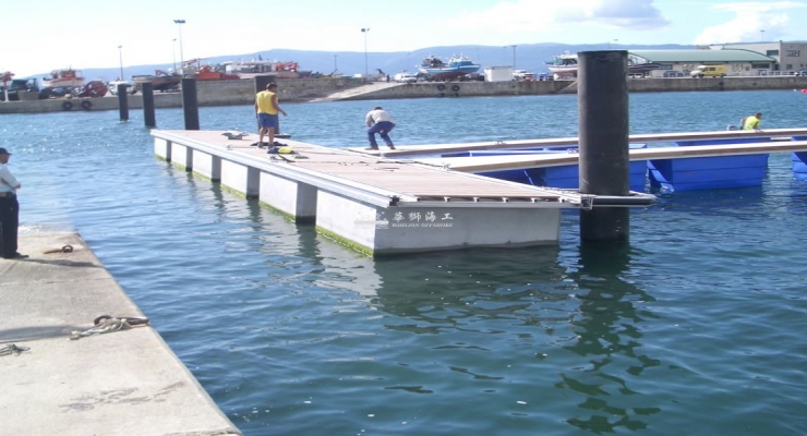 纤维混凝土FC浮箱+铝合金结构游艇码头