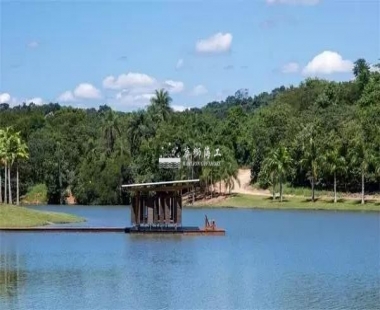 “漂浮”在水上的亭子